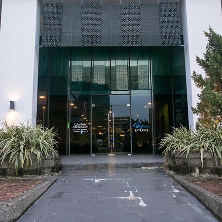 Sky Hotel Kota Kinabalu Kültér fotó