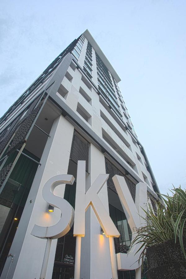 Sky Hotel Kota Kinabalu Kültér fotó