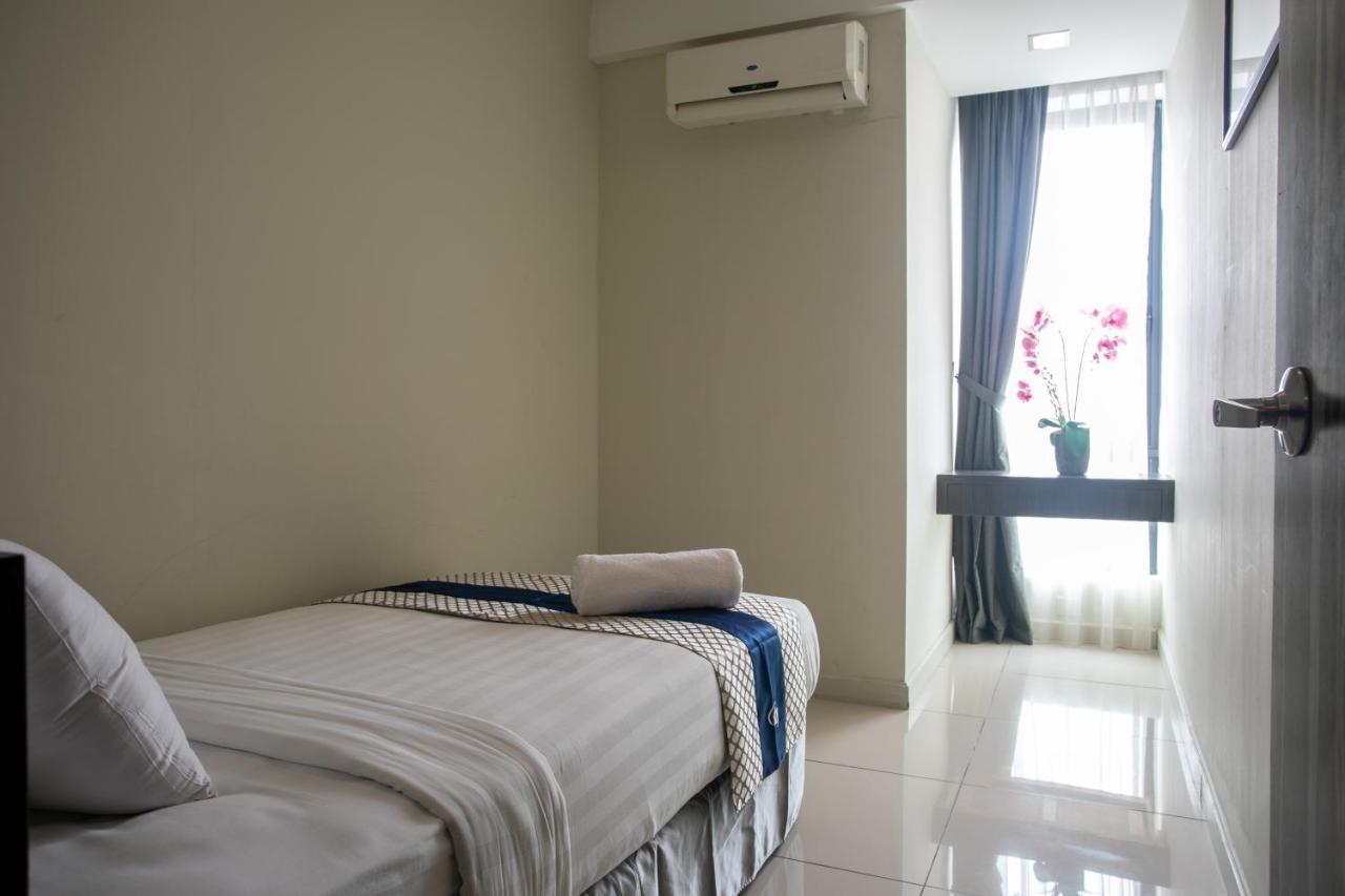 Sky Hotel Kota Kinabalu Kültér fotó