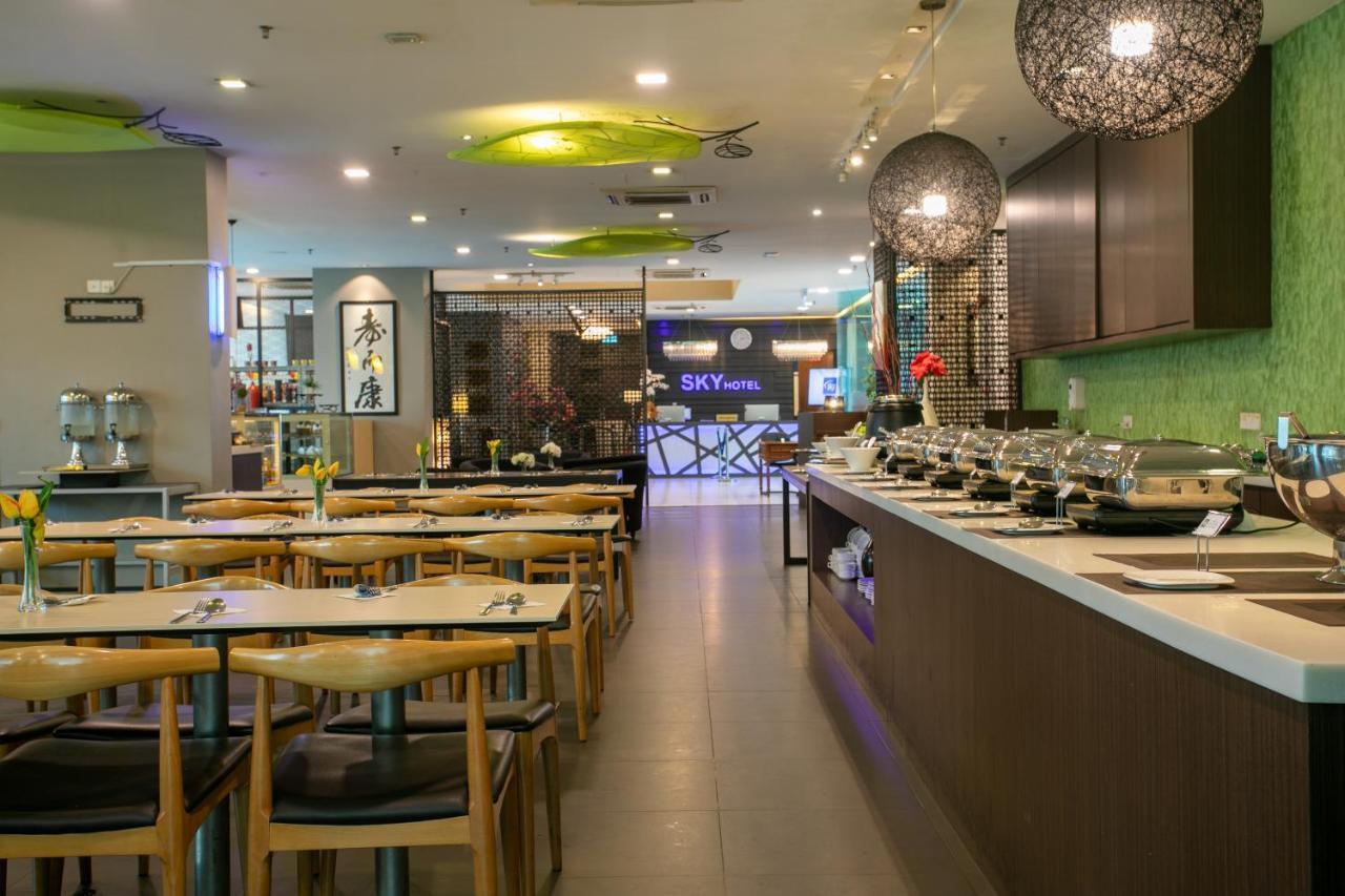 Sky Hotel Kota Kinabalu Kültér fotó
