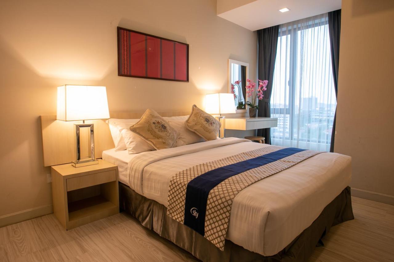 Sky Hotel Kota Kinabalu Kültér fotó