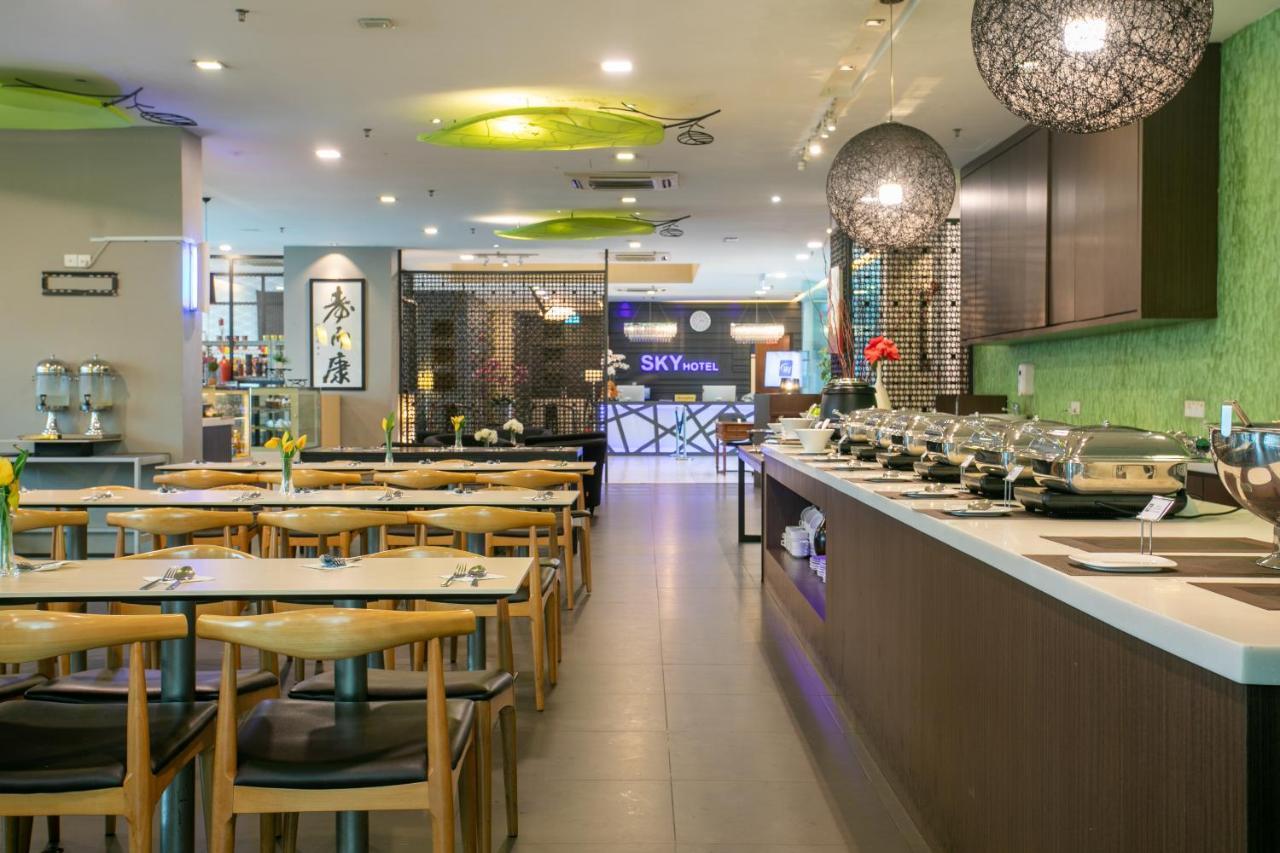 Sky Hotel Kota Kinabalu Kültér fotó