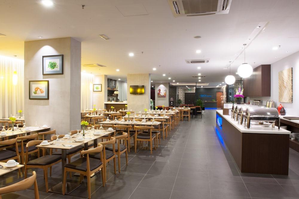 Sky Hotel Kota Kinabalu Kültér fotó